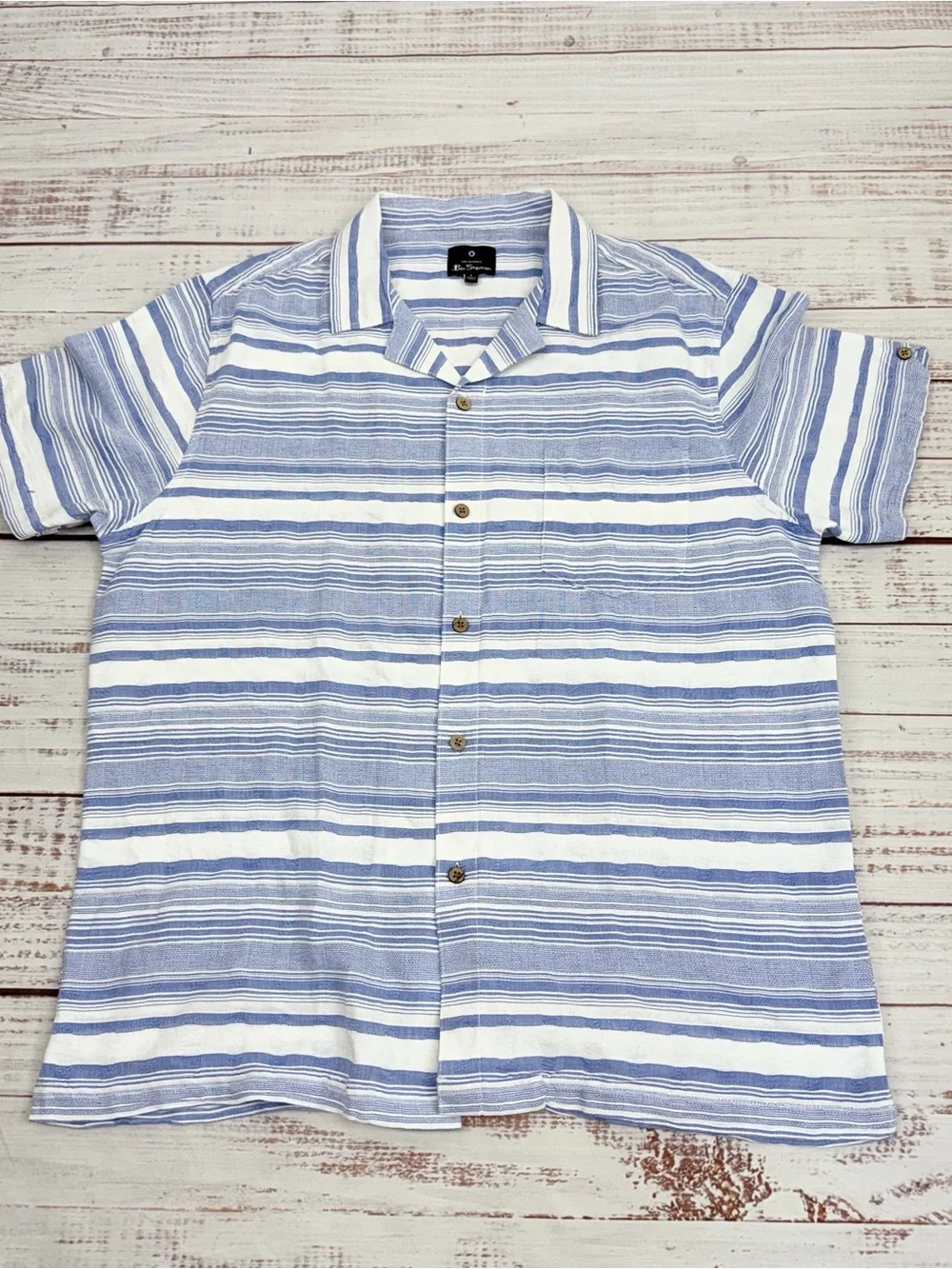Ben Sherman Men’s Large blue and white striped button-down camp shirt